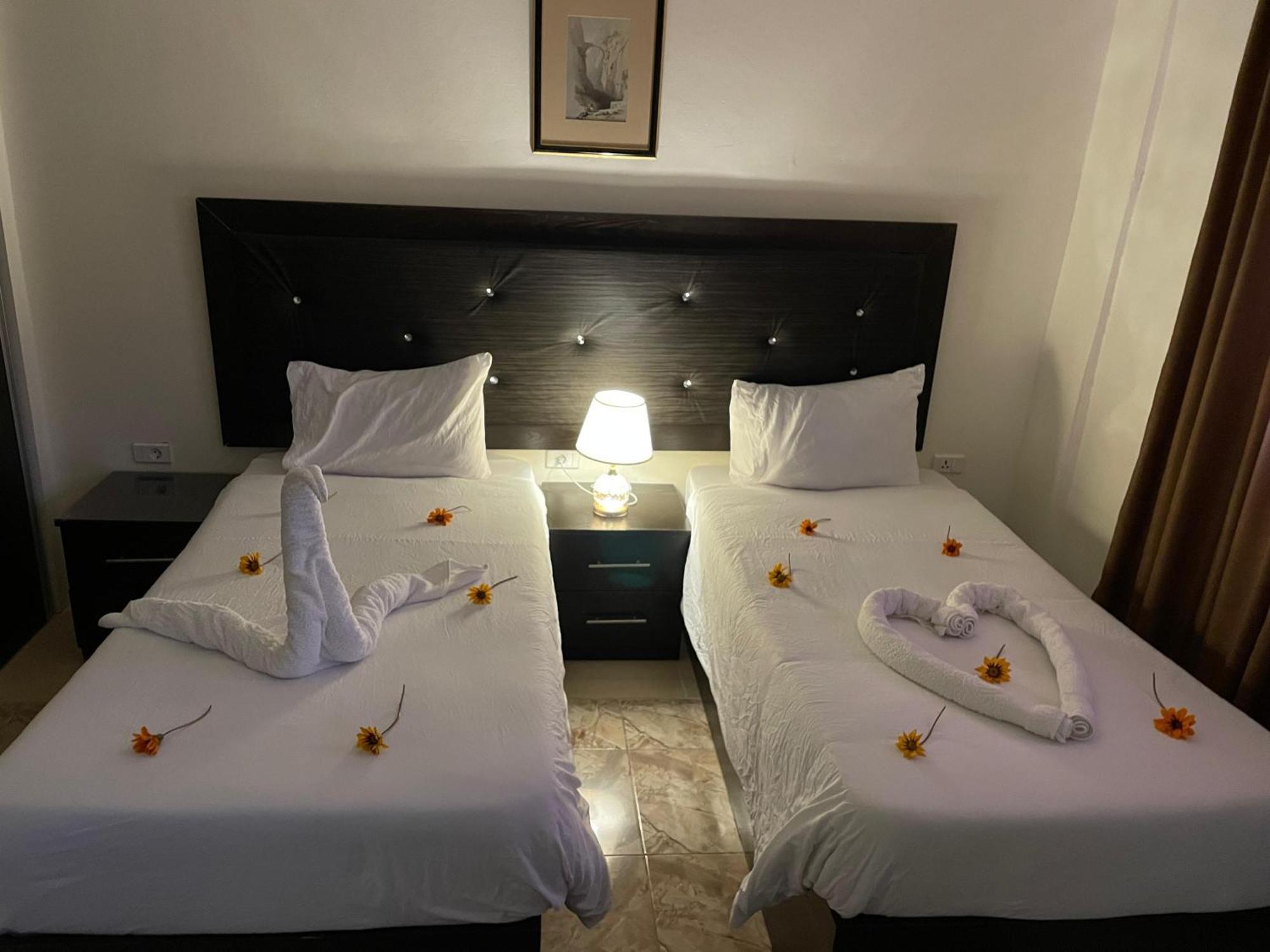 Plaza View Hostel At Tayyibah Luaran gambar