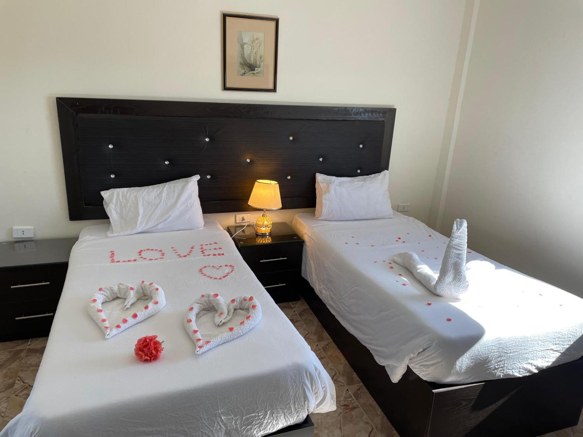 Plaza View Hostel At Tayyibah Luaran gambar