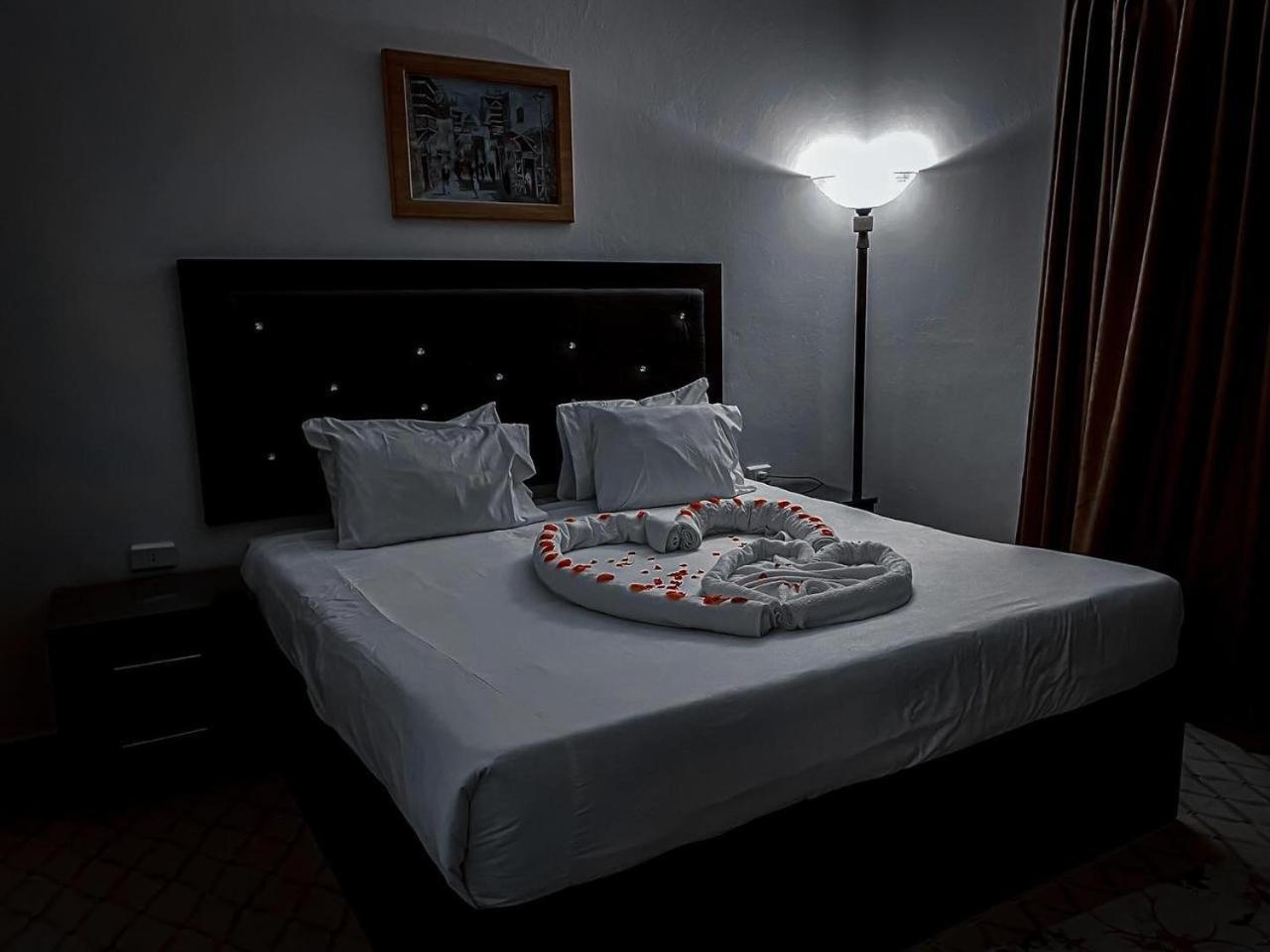 Plaza View Hostel At Tayyibah Luaran gambar