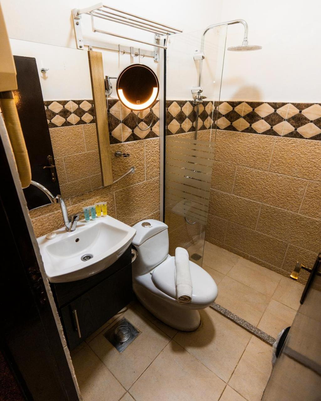 Plaza View Hostel At Tayyibah Luaran gambar